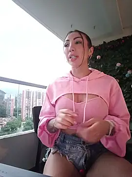 Sarahlove 90 online show from April 6, 2026, 11:06 pm