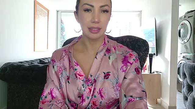 Snapshot of Sarahlove_90 chatting on September 30, 2025, 9:32 pm Sarahlove 90 online show from September 30, 2025, 9:32 pm