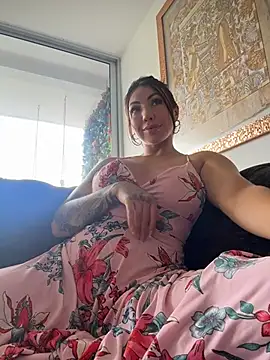 Snapshot of Sarahlove_90 chatting on October 19, 2025, 3:48 pm Sarahlove 90 online show from October 19, 2025, 3:48 pm