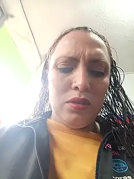 Snapshot of VERONICA__03 chatting on September 18, 2025, 2:42 pm VERONICA 03 online show from September 18, 2025, 2:42 pm