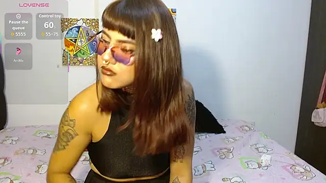 Divinejewel444 online show from November 12, 2025, 7:45 am