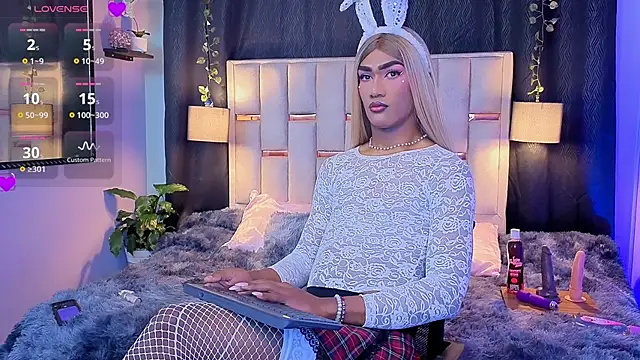 Snapshot of melody-rouss chatting on September 23, 2025, 7:59 am melody-rouss online show from September 23, 2025, 7:59 am