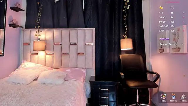 Snapshot of melody-rouss chatting on December 4, 2025, 3:05 am melody-rouss online show from December 4, 2025, 3:05 am