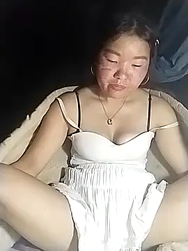 Snapshot of lylylove chatting on April 3, 2026, 1:39 pm lylylove online show from April 3, 2026, 1:39 pm