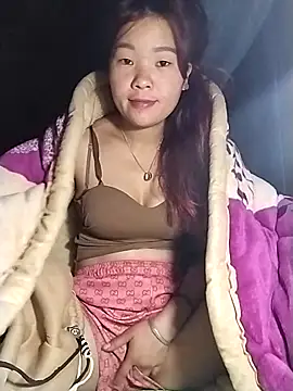 Snapshot of lylylove chatting on November 29, 2025, 8:42 pm lylylove online show from November 29, 2025, 8:42 pm