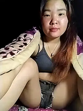 Snapshot of lylylove chatting on April 30, 2026, 12:45 pm lylylove online show from April 30, 2026, 12:45 pm