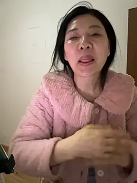 Snapshot of xiiuuff18 chatting on February 21, 2026, 12:12 am xiiuuff18 online show from February 21, 2026, 12:12 am