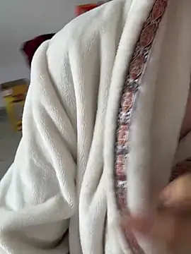 Snapshot of xiiuuff18 chatting on December 17, 2025, 1:54 am xiiuuff18 online show from December 17, 2025, 1:54 am