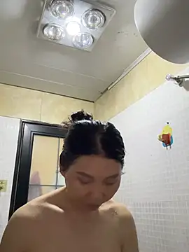 xiiuuff18 online show from July 15, 2026, 12:23 pm