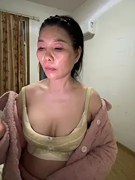 Snapshot of xiiuuff18 chatting on February 23, 2026, 10:16 am xiiuuff18 online show from February 23, 2026, 10:16 am