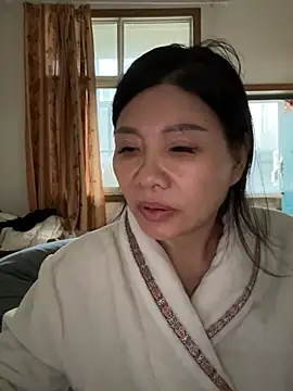 Snapshot of xiiuuff18 chatting on February 16, 2026, 12:53 am xiiuuff18 online show from February 16, 2026, 12:53 am