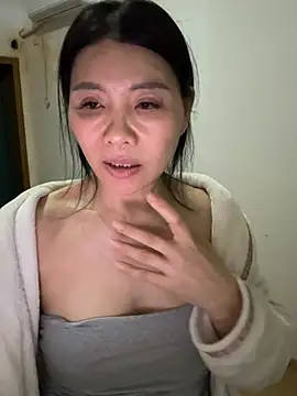 Snapshot of xiiuuff18 chatting on February 16, 2026, 12:59 pm xiiuuff18 online show from February 16, 2026, 12:59 pm