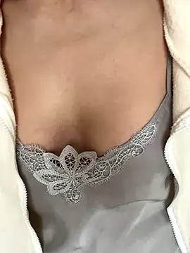 xiiuuff18 online show from October 30, 2025, 11:56 pm