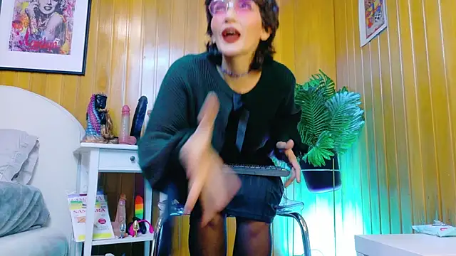 Snapshot of Zafiro_Gem_ chatting on November 18, 2025, 8:01 pm Zafiro Gem online show from November 18, 2025, 8:01 pm