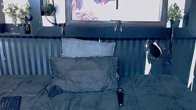 Snapshot of DarkQueen25x chatting on November 11, 2025, 10:26 pm DarkQueen25x online show from November 11, 2025, 10:26 pm