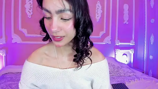 aitana johns online show from October 7, 2025, 12:28 pm