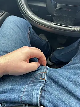 Snapshot of Dmnk2011 chatting on March 25, 2026, 9:08 am Dmnk2011 online show from March 25, 2026, 9:08 am