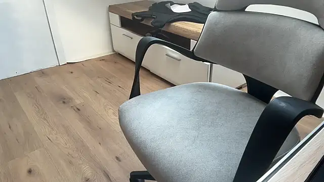 Snapshot of Dmnk2011 chatting on April 16, 2026, 3:57 pm Dmnk2011 online show from April 16, 2026, 3:57 pm