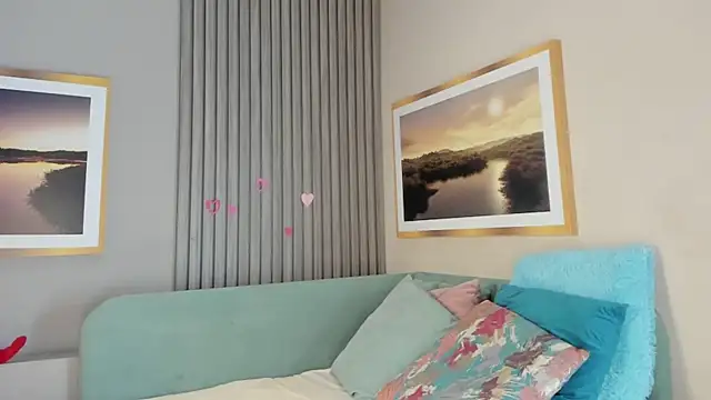 Snapshot of HelenaCole- chatting on November 8, 2025, 10:13 pm HelenaCole- online show from November 8, 2025, 10:13 pm