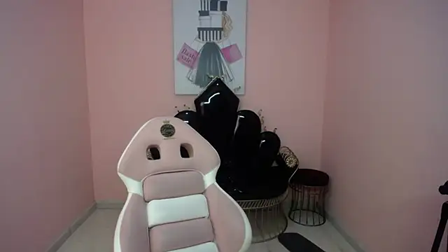 Isabella Mendez  online show from October 31, 2025, 11:29 am