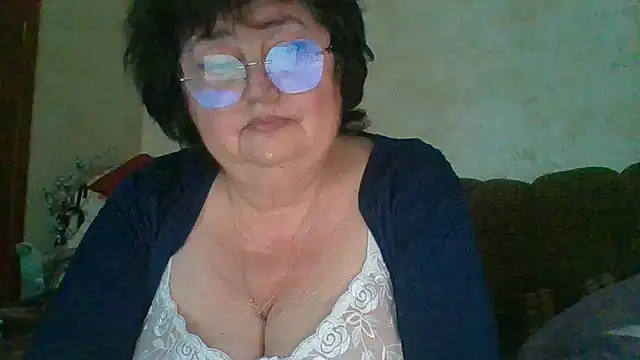 Snapshot of MilaSky5303 chatting on April 6, 2026, 2:51 pm MilaSky5303 online show from April 6, 2026, 2:51 pm