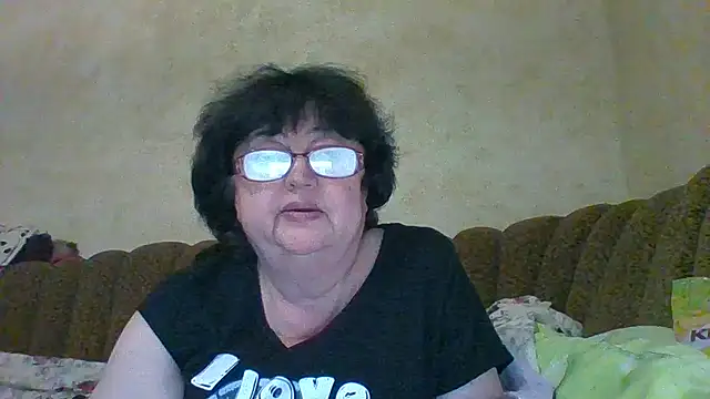 Snapshot of MilaSky5303 chatting on November 12, 2025, 6:34 pm MilaSky5303 online show from November 12, 2025, 6:34 pm