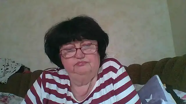 Snapshot of MilaSky5303 chatting on November 2, 2025, 10:31 am MilaSky5303 online show from November 2, 2025, 10:31 am