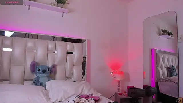 Darlyn tenderhot   online show from March 17, 2026, 3:15 pm