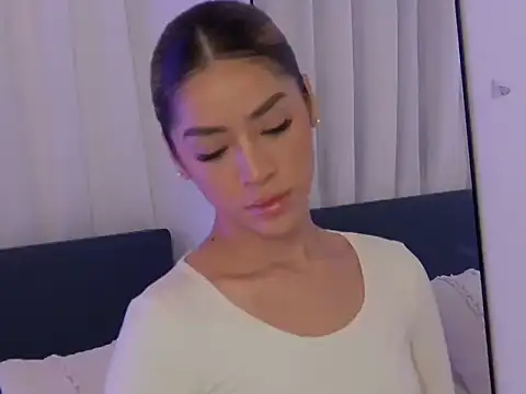 sophie wallton online show from December 3, 2025, 4:17 pm