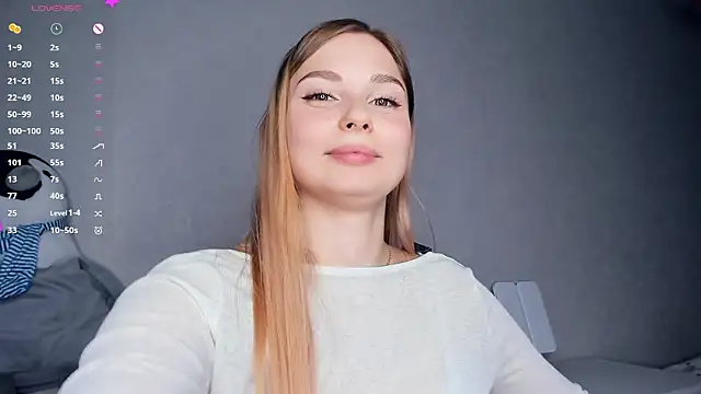 Snapshot of hidden_charm chatting on February 4, 2026, 6:36 pm hidden charm online show from February 4, 2026, 6:36 pm