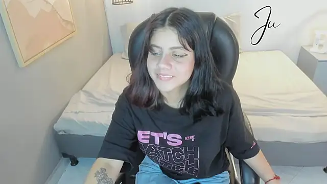 Julieth brown  online show from October 30, 2025, 7:44 pm