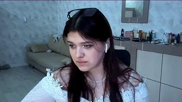 CarylWeatherholtz online show from December 13, 2025, 8:04 pm