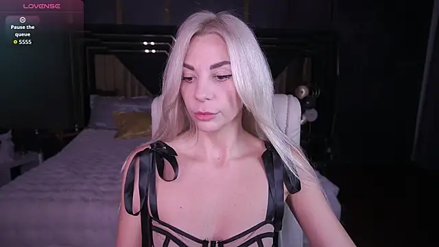 BellaRayyy online show from December 17, 2025, 9:09 pm