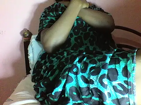 Moongodessy online show from November 12, 2025, 3:32 am