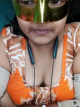 Snapshot of mimi87hoty chatting on January 7, 2026, 10:20 am mimi87hoty online show from January 7, 2026, 10:20 am