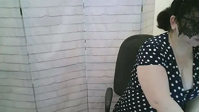 Helen xi  online show from March 23, 2026, 3:50 am