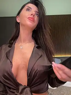 StephieRouse online show from November 28, 2025, 10:10 pm