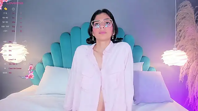 Snapshot of AlassiaHocthner chatting on October 21, 2025, 11:42 am AlassiaHocthner online show from October 21, 2025, 11:42 am