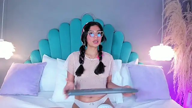 Snapshot of AlassiaHocthner chatting on October 9, 2025, 11:44 am AlassiaHocthner online show from October 9, 2025, 11:44 am