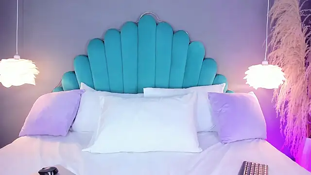 Snapshot of AlassiaHocthner chatting on October 17, 2025, 11:45 am AlassiaHocthner online show from October 17, 2025, 11:45 am