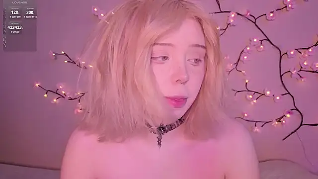 Snapshot of RileyVice chatting on April 26, 2026, 8:11 am RileyVice online show from April 26, 2026, 8:11 am