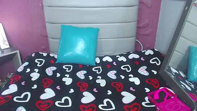 Snapshot of Cailing_Zu chatting on November 3, 2025, 7:39 pm Cailing Zu online show from November 3, 2025, 7:39 pm