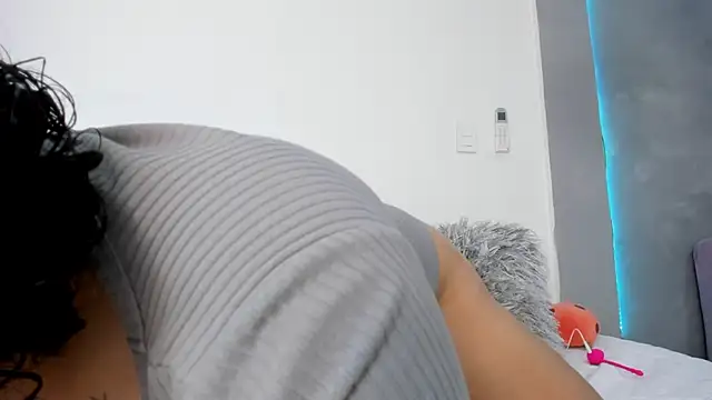 Snapshot of alexholyy chatting on October 31, 2025, 1:52 pm alexholyy online show from October 31, 2025, 1:52 pm