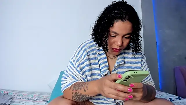 Snapshot of alexholyy chatting on October 22, 2025, 2:16 pm alexholyy online show from October 22, 2025, 2:16 pm