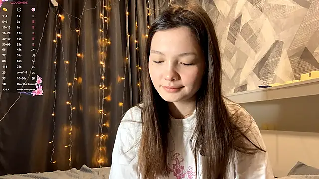 KiraVelvet online show from December 5, 2025, 11:09 am