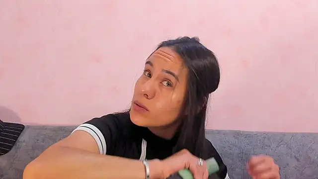 Maddy-Johnson- online show from October 11, 2025, 11:55 am