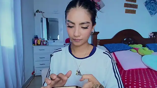 mia yireth online show from October 31, 2025, 5:20 pm