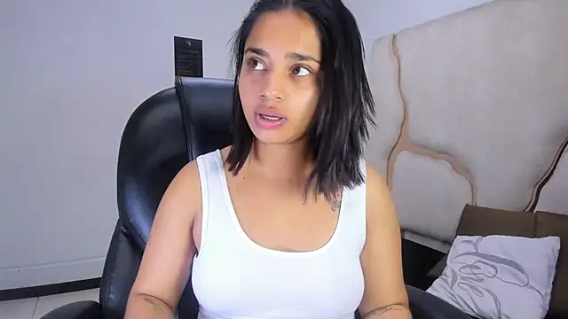 Snapshot of ScarletDoll chatting on October 22, 2025, 2:44 am ScarletDoll online show from October 22, 2025, 2:44 am