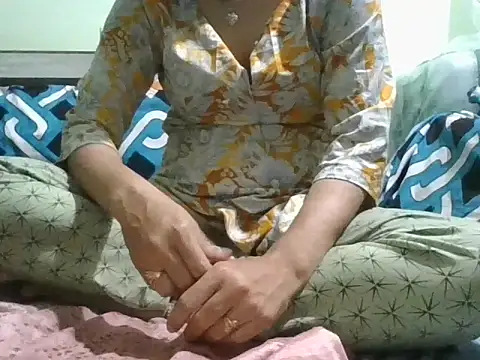 Snapshot of Roshani_hoty chatting on January 13, 2026, 6:23 pm Roshani hoty online show from January 13, 2026, 6:23 pm