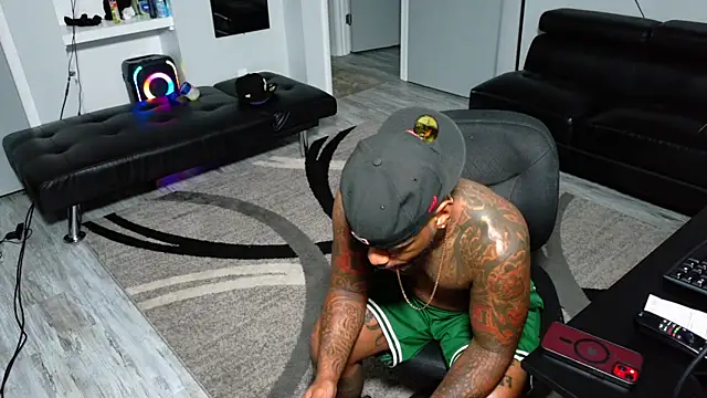 SLANGONDEMHOES online show from December 5, 2025, 2:48 pm